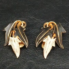 Vintage MODE ART Clip On Leaves Earrings Black/White Enamel. 13-733