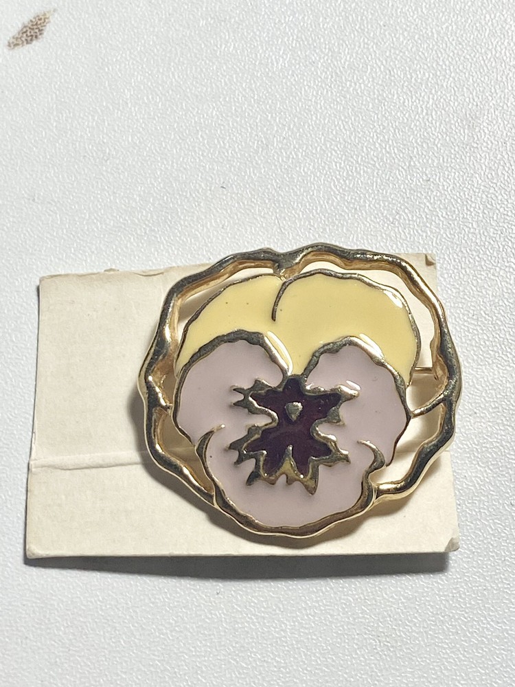 Avon Vintage 1990 Full Bloom Pansy Pin Lavender Gold Tone Brooch Pastel Yellow