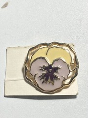 Avon Vintage 1990 Full Bloom Pansy Pin Lavender Gold Tone Brooch Pastel Yellow