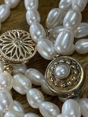 Vintage 4strand Freshwater Rice Pearl Necklace. 14/20 Floral Clasp. 104g