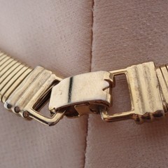 Vintage Lavin Era Cream Resin Matte Gold Tone 9mm Omega 17″ Pendant Necklace
