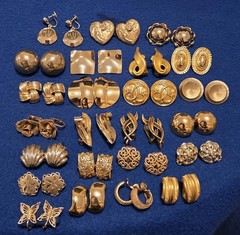 Vintage Mod Earrings Lot Of 117. 3lbs 15oz. 38 Signed Monet Hobé Avon Trifari…