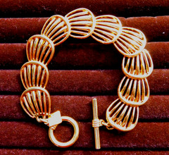 Chic Designer Anne Klein Bracelet Gold Tone Toggle Clasp Retro Chunky Shell Link