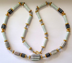 VINTAGE STUNNING MILK BLACK GLASS SIGNED MONET NECKLACE
