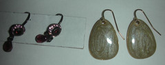 LOT 22 PAIRS VINTAGE EARRINGS PIERCED DANGLE DROP BEADED STONE GLASS COLORFUL