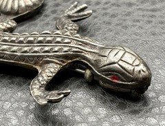 Vintage HUGE Old Pot Metal Lizard Gecko Brooch Pin Red Enamel Eyes Figural