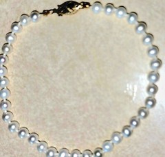 VINTAGE YELLOW GOLD PEARL BRACELET…Rare, HTF Petite Bright White Pearls 8.5in