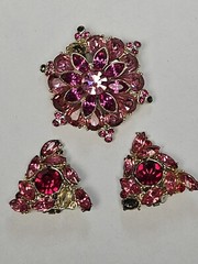 Vintage Figural Fucshia Pink Rhinestone Brooch Pin Signed EDLEE Clip On Earrings