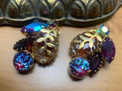 Juliana D&E Carved Flower Rhinestone Gold Leaf Brooch Earring Set Demi Parure