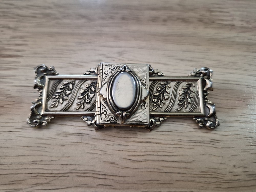 Old Art Nouveau Art Deco Ornate Bar Victorian Design Picture Locket Pin Brooch