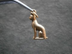 Bast Bastet Egyptian Seated Cat Vintage Goldtone Bracelet Charm Pendant 2.0g