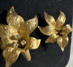Vtg Erwin Pearl Textured Goldtone Orchid Floral Rhinestone Pistils Clip Earrings