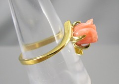 Vintage Gold Tone Solitary Carved Pink Coral ? Flower Fashion Sz 4.25 Ring 1100