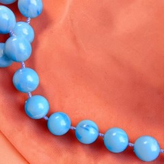 Vintage Sarah Coventry Caribbean Blue Marbled Lucite Graduated Bead Necklace 29″