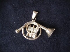 VINTAGE STERLING SILVER STAMPED 925 FRENCH HORN 3 DIMENSIONAL/FIGURAL PENDANT