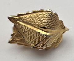 Vintage Giovanni Gold Tone Double Leaf Clip On Earrings Textured Botanical 21mm