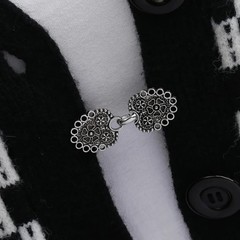 Vintage Cardigan Clip Sweater Shawl Clasp– Retro Zinc Alloy Cape Collar Fastener
