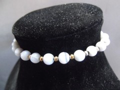Vtg Costume Jewlery Memory Wire White Glass/Acryllic Gold Beads 2.25″in