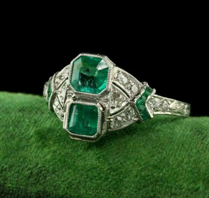 Art Deco 2.50CTW Green Asscher Cut CZ & Vintage Style Wedding Ring In 925 Silver