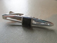 VINTAGE SILVER GENTS DARK GREY MOTHER OF PEARL ENGLISH NIPPY CLIP TIE PIN CLASP