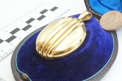 ANTIQUE ENGLISH 15K GOLD LOCKET PENDANT – MINT & BOXED c1880