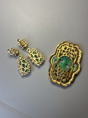 VTG VENDOME FAUX JADE GOLDTONE LARGE BROOCH & CLIP ON EARRINGS