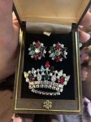 Vtg B.David Crown Multi RS Brooch & Clip On Earrings Euc