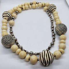 Vintage Plastic White/Off-White Black Zebra Leopard Beaded Necklace 32″