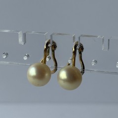 Ciner Vintage Faux 10mm Pearl Gold-Tone Clip-On Earrings Signed 0.6 Inches