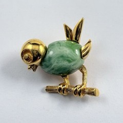 Vintage Trifari Green Faux Jade Gold Tone Little Bird On Branch Brooch Pin