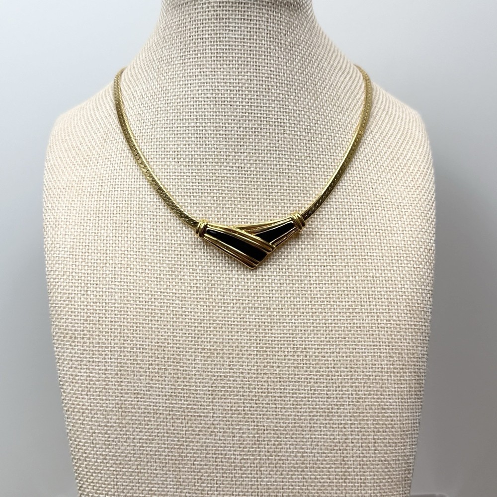 Marvella vintage Necklace. 16in. Sliding Pendant. E4