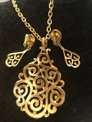 Trifari Rare Trifarium baroque Demi Parure Pendant & Earrings Vin Statement NR!