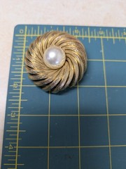 Vintage mid century jewelry pin Gold Swirl Brooch faux Pearl, 2 Inch Unbranded