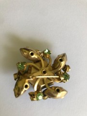 Emerald green vuntage Brooch. Multi faceted