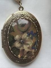 Yesterdays Treasures 2.2″ Oval Locket 28″ Necklace Rose Flower Mother’s Day Gift