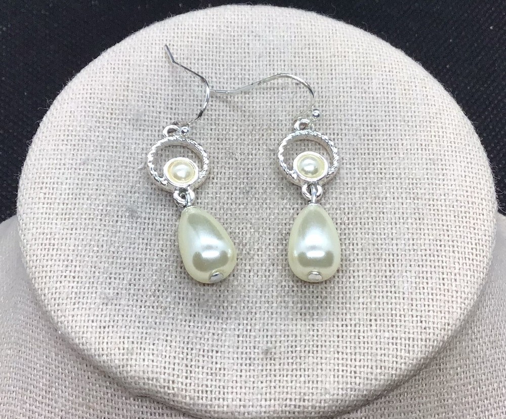 Vintage Silver Tone Costume Simulated Pearl Drop Earrings C669