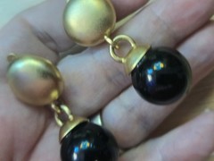 Vintage Erwin Pearl Black Ball Drop Dangle Clip On Earrings Matte Gold Tone