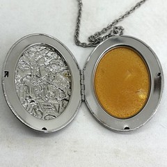 Vintage Revlon Heirloom Solid Perfume Locket Pendant Necklace Silver Tone In Box