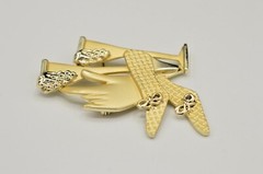 Vintage Pin Brooch Statement Brushed Gold Cocktail Heels Hand Wine 80s Chic Bin5