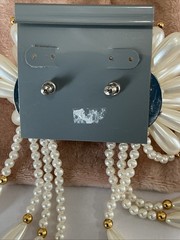 vintage-style earrings feature a cluster of white faux pearls and gold beads