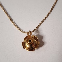 Vintage Lady Remington Signed “LR” Necklace Gold Tone Rose Floral Design Pendant