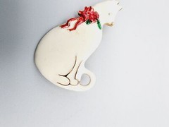Enamel Vero White cat gold tone brooch pin 2 “