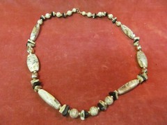 27″ GRADUATED PLASTIC STONE BEADS NECKLACE