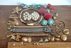 26 Pcs Costume Jewelry Lot Many Signed *Monet *Celebrity *Florenza *Eisenberg ++