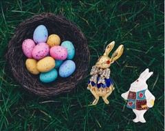 GOLD RHINESTONE ENAMEL BROOCHPIN SET EASTER WHITERABBITBUNNY ALICE IN WONDERLAND