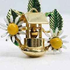 Wishing Well Brooch Enamel Flower Daisy Articulated Bucket Vintage Pin