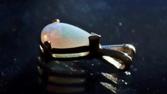14k y/gold pendant 0.30ct natural Australian fiery opal solitaire 0.80gr N3744