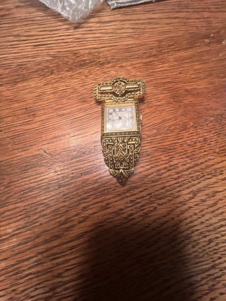 Forem Vintage Art Deco Style Gold-Tone Quartz Lapel Pin Watch