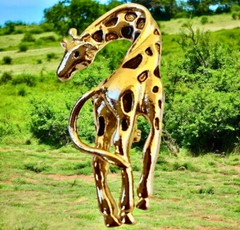 GIRAFFE Brooch Goldtone Pin with Inlaid Brown Stones