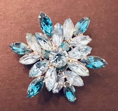 Smashing REGENCY Brooch and Earrings in Aquamarine and Teal